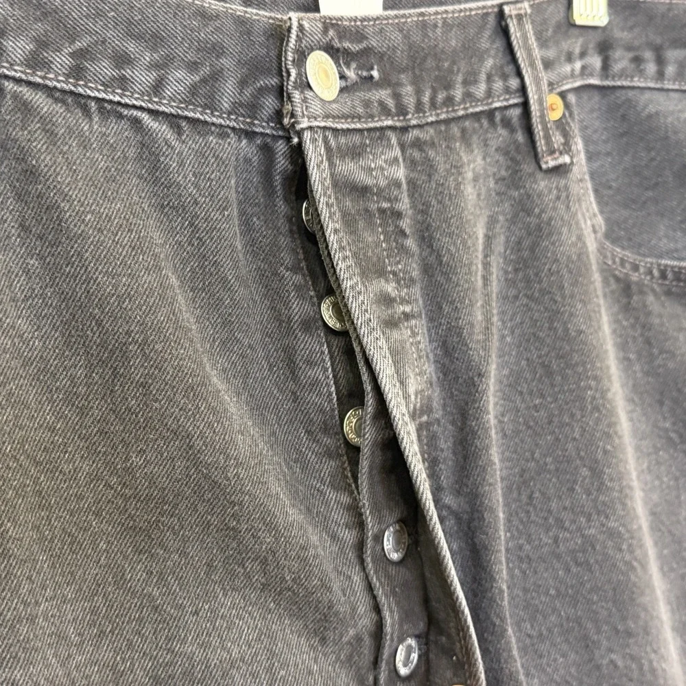 Levi's 501 Jeans Mens Size 42x34 Black Washed Button Fly Straight Leg Red Tab